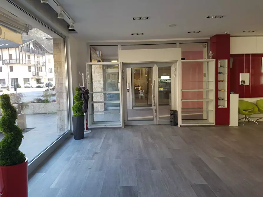 Immagine 7 di Negozio in vendita  in Via Cesare Battisti, 141 a Comano Terme