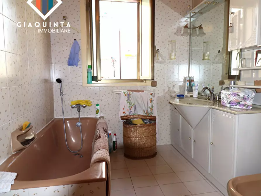 Immagine 15 di Casa bifamiliare in vendita  in via Verona n. 4 a Palagonia