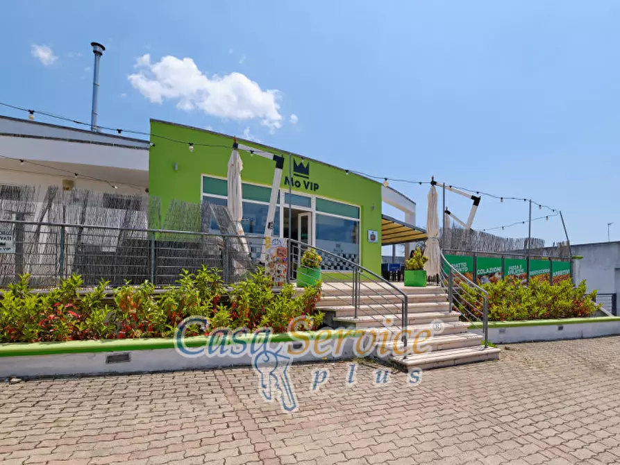 Immagine 8 di Negozio in vendita  in Via Gandhi a Casarano