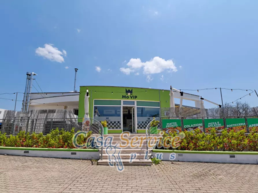 Immagine 9 di Negozio in vendita  in Via Gandhi a Casarano