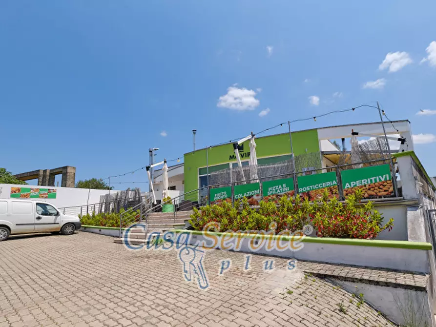 Immagine 11 di Negozio in vendita  in Via Gandhi a Casarano