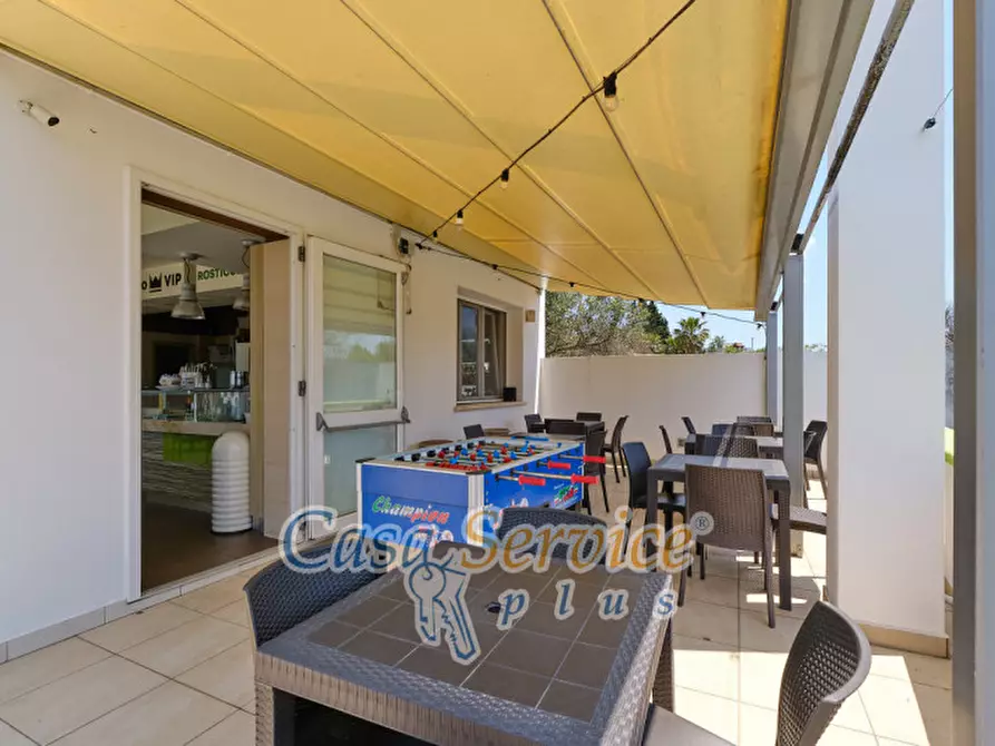 Immagine 15 di Negozio in vendita  in Via Gandhi a Casarano