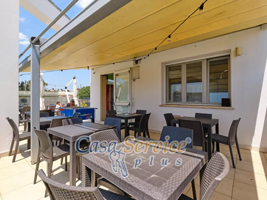 Immagine 16 di Negozio in vendita  in Via Gandhi a Casarano