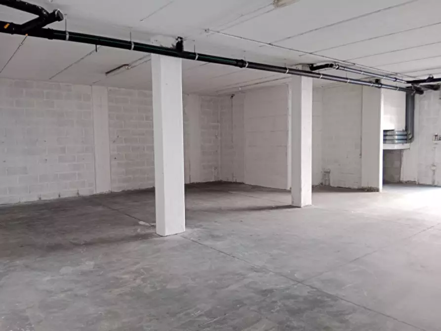 Immagine 4 di Magazzino in vendita  a Quartu Sant'elena