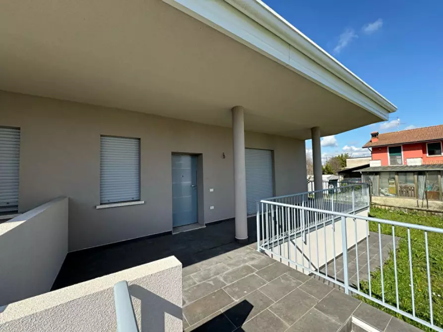 Immagine 2 di Villa in vendita  in VIA SANTA MARIA DELLA ROSA a Calvisano