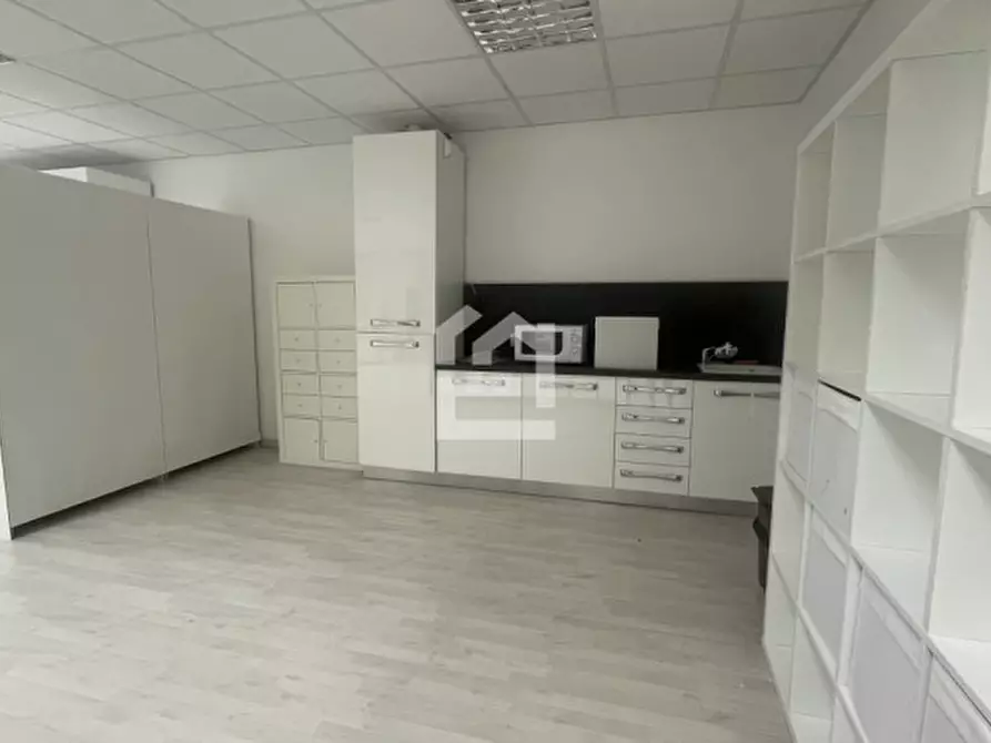 Immagine 2 di Attività commerciale in vendita  in Via Nazionale a Manerba Del Garda