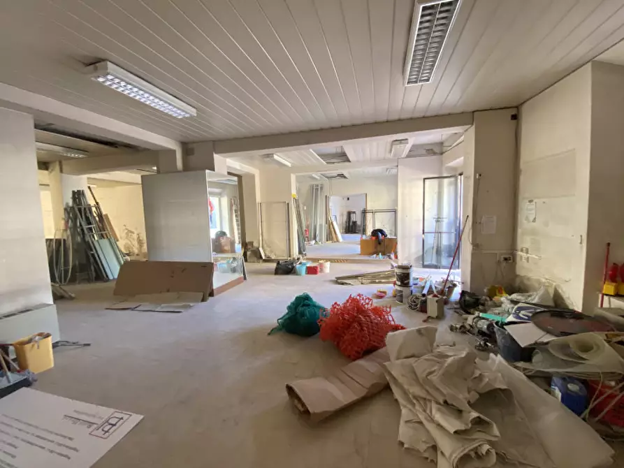 Immagine 4 di Negozio in affitto  in Via della Nave a Rovezzano a Bagno A Ripoli