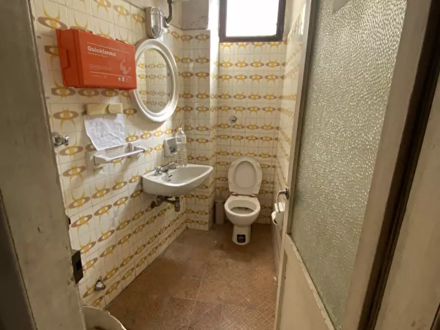 Immagine 5 di Negozio in affitto  in Via della Nave a Rovezzano a Bagno A Ripoli