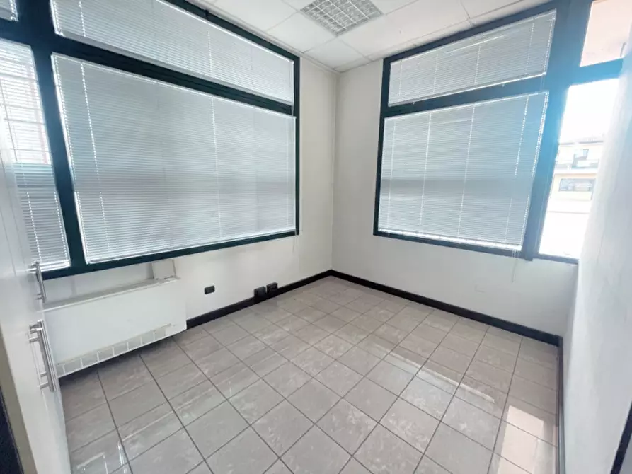 Immagine 9 di Negozio in affitto  in CASALSERUGO CENTRO RIF 1038 a Casalserugo