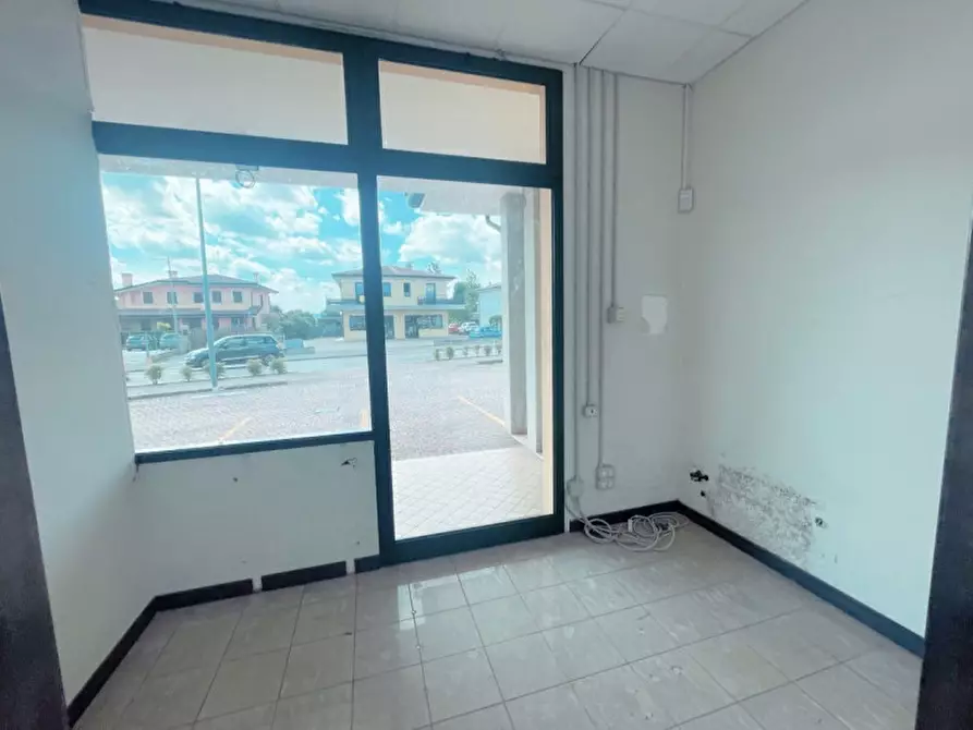 Immagine 10 di Negozio in affitto  in CASALSERUGO CENTRO RIF 1038 a Casalserugo