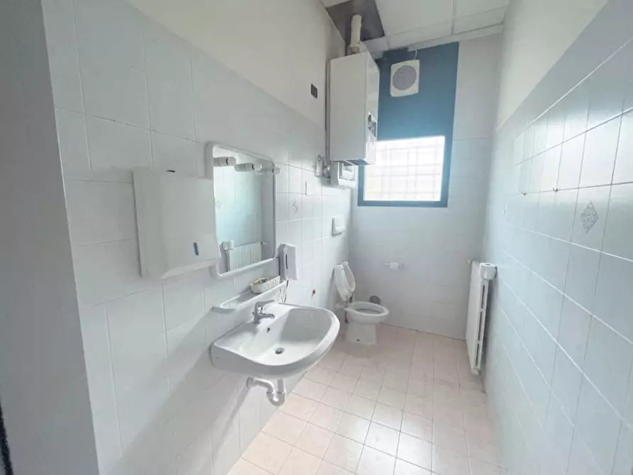 Immagine 11 di Negozio in affitto  in CASALSERUGO CENTRO RIF 1038 a Casalserugo