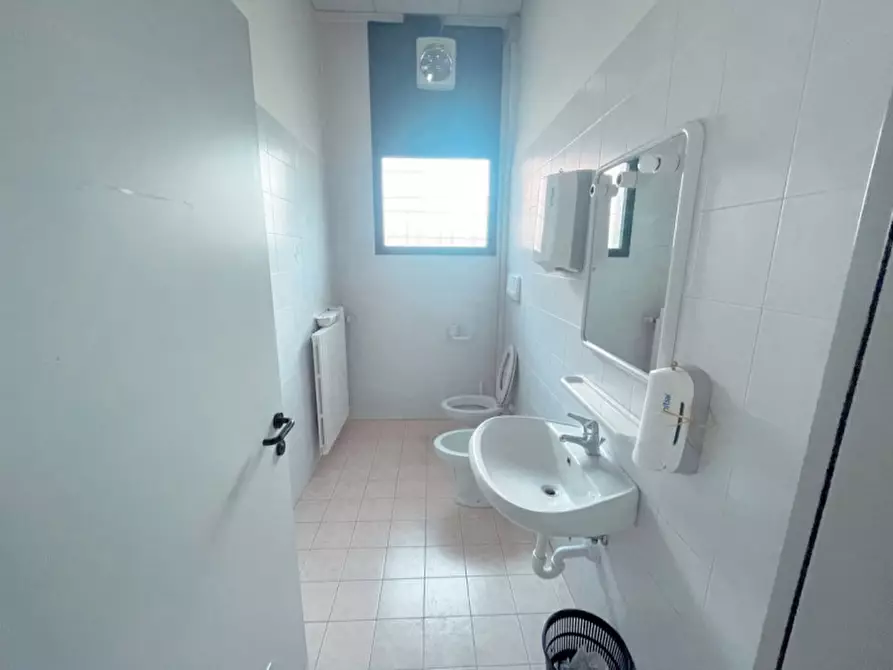 Immagine 12 di Negozio in affitto  in CASALSERUGO CENTRO RIF 1038 a Casalserugo