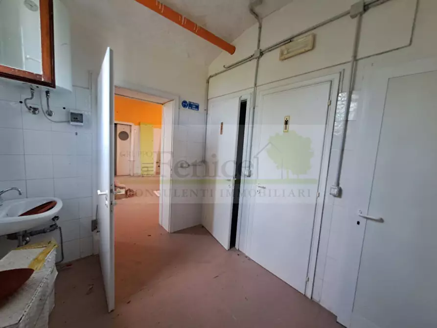 Immagine 4 di Attività commerciale in vendita  in strada statale goitese a Goito