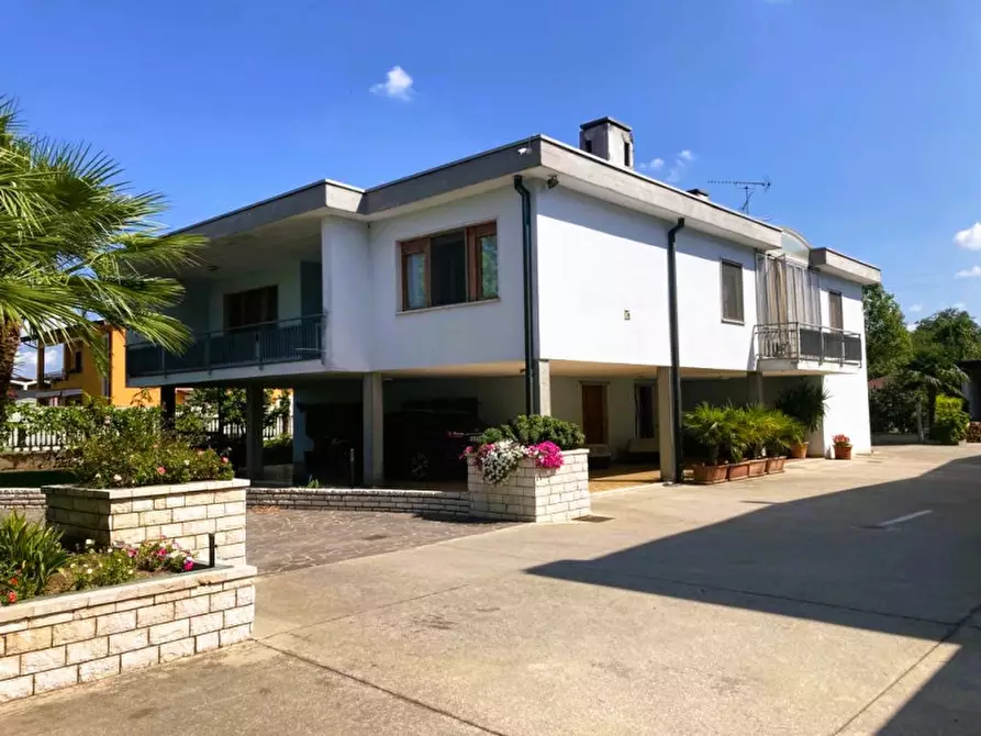 Immagine 1 di Villa in vendita  in VIA ROSSI, 47 a Remedello