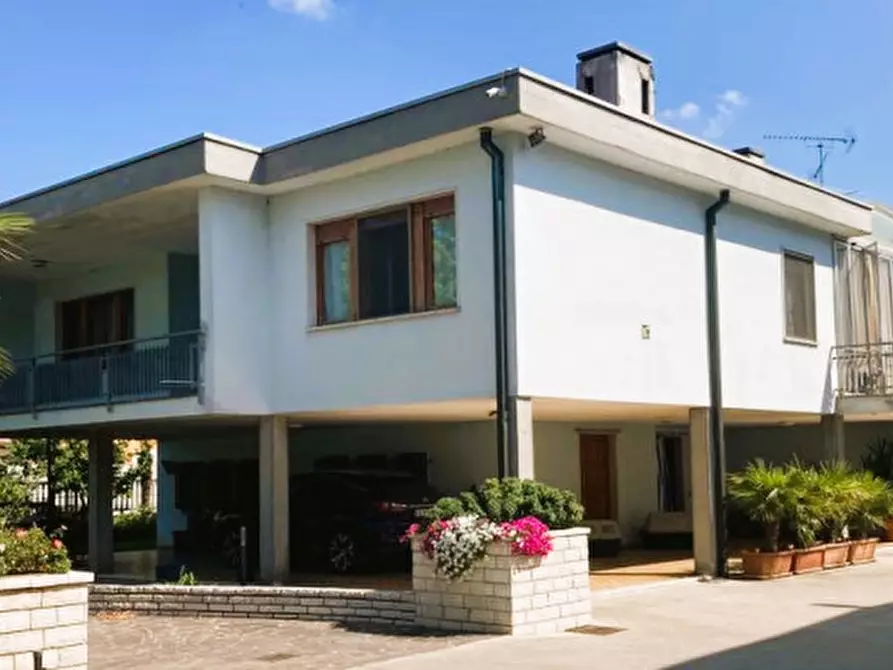 Immagine 2 di Villa in vendita  in VIA ROSSI, 47 a Remedello