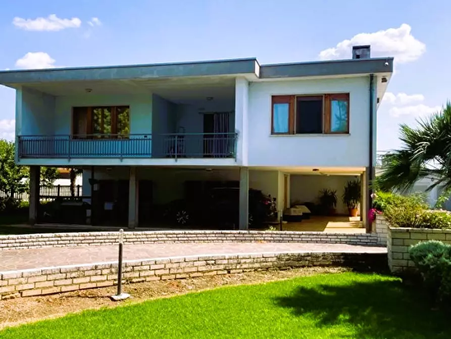 Immagine 3 di Villa in vendita  in VIA ROSSI, 47 a Remedello