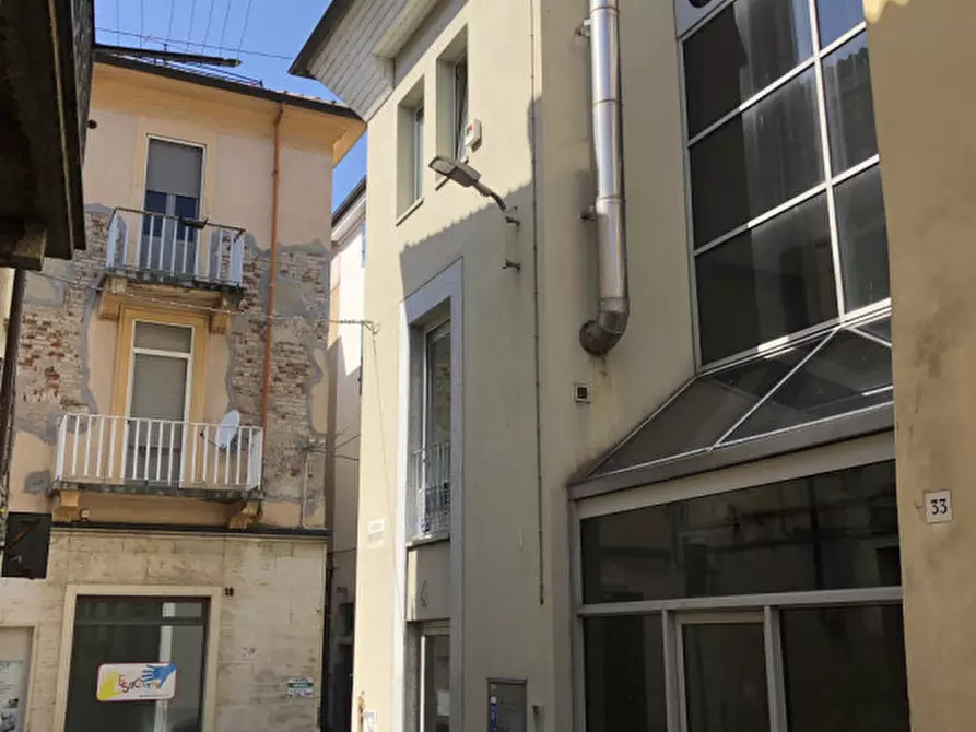 Immagine 2 di Negozio in affitto  in Via Volpi 37 a Casale Monferrato