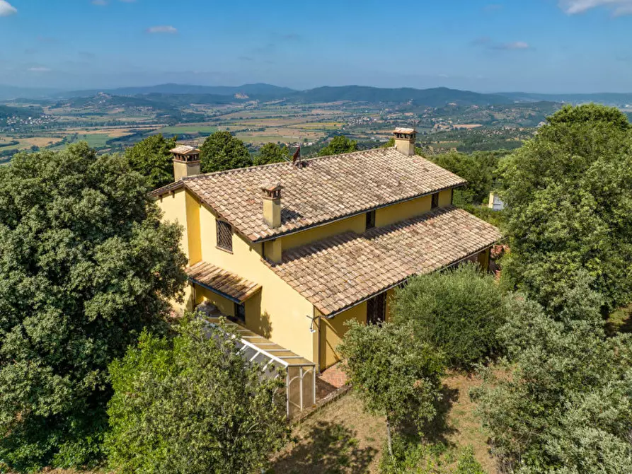 Immagine 1 di Villa in vendita  a Corciano
