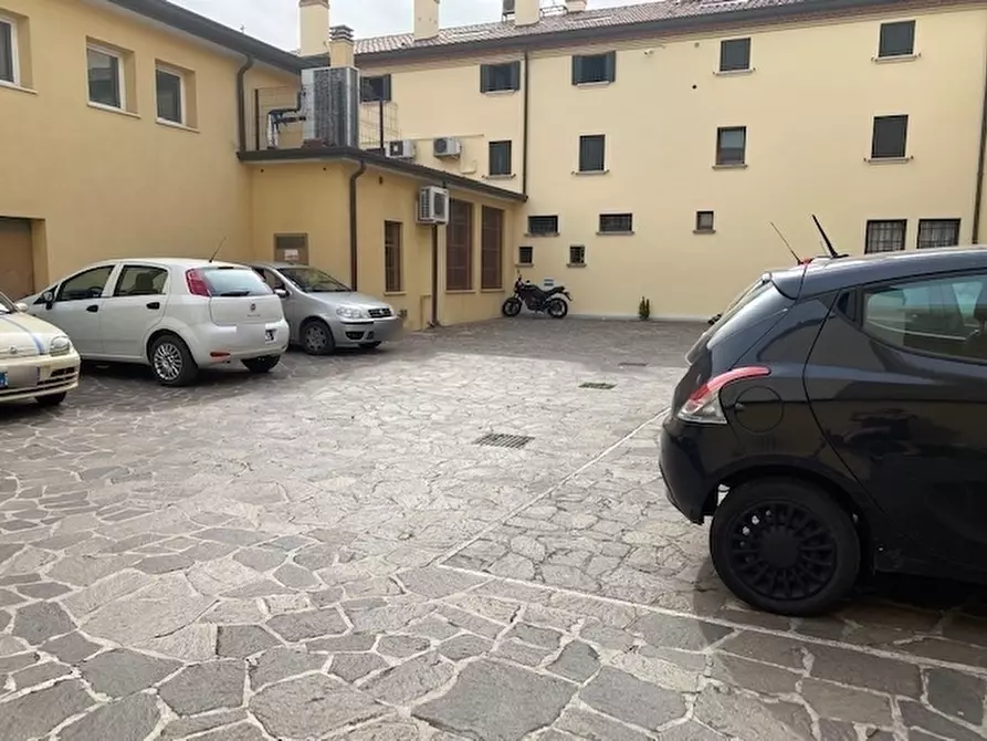 Immagine 6 di Palazzo in vendita  in via da molin a Piove Di Sacco