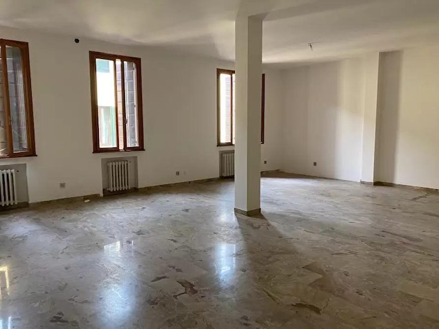 Immagine 11 di Palazzo in vendita  in via da molin a Piove Di Sacco