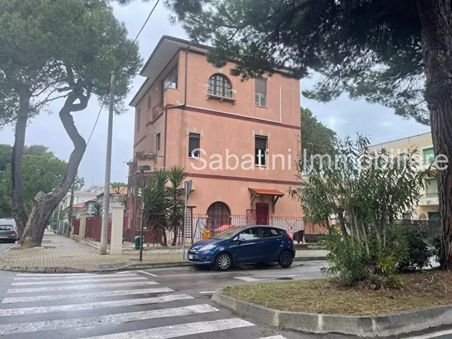 Immagine 1 di Villa in vendita  in Via Scarfoglio a Pescara