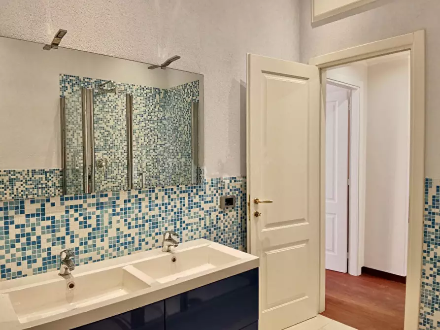 Immagine 7 di Appartamento in vendita  in Corso Matteotti a Rapallo