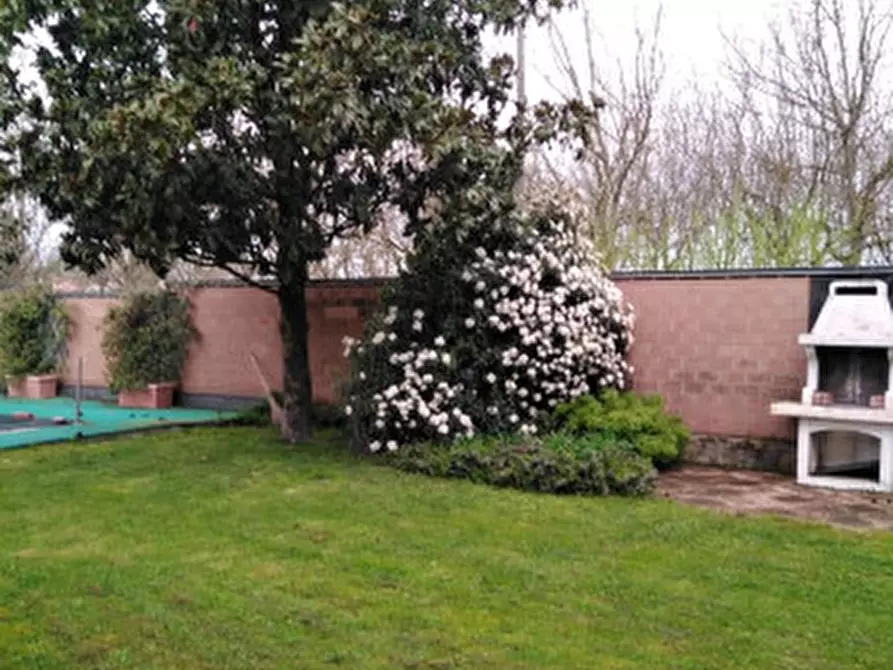 Immagine 9 di Villa in vendita  in Stradello Tolarolo n.4 a Roccabianca