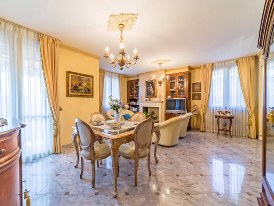 Immagine 1 di Villa in vendita  in Via Girondola n.20 a Cavriago