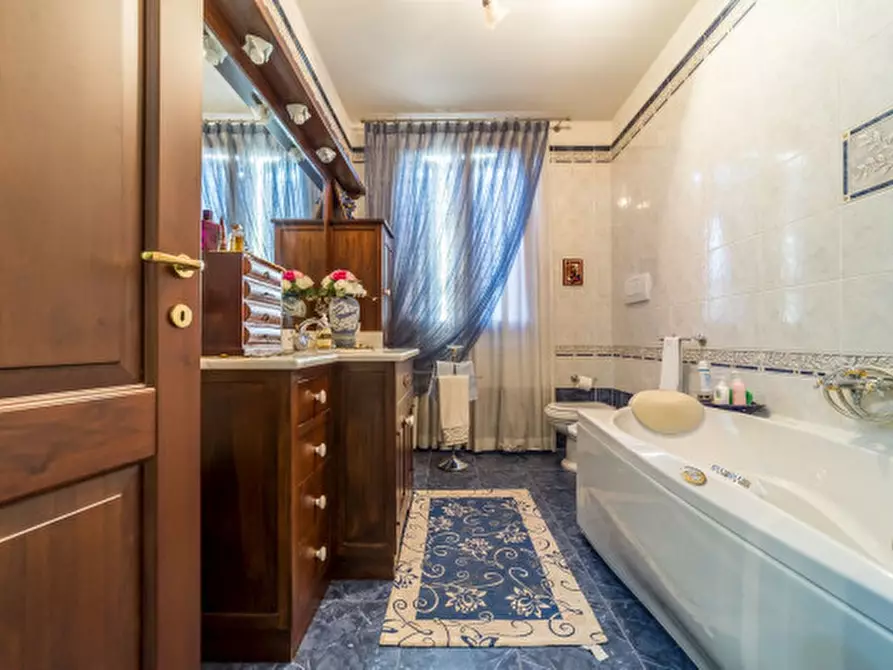 Immagine 10 di Villa in vendita  in Via Girondola n.20 a Cavriago