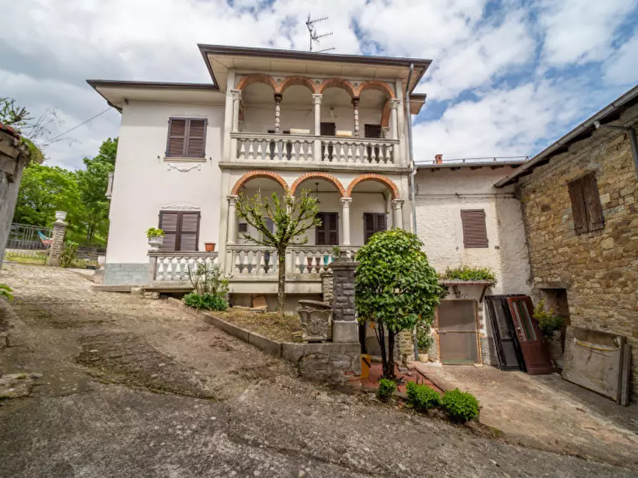 Immagine 1 di Villa in vendita  in Pugnetolo a Corniglio