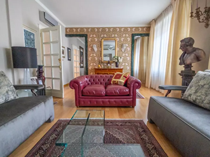 Immagine 1 di Appartamento in vendita  in Strada Massimo d'Azeglio a Parma