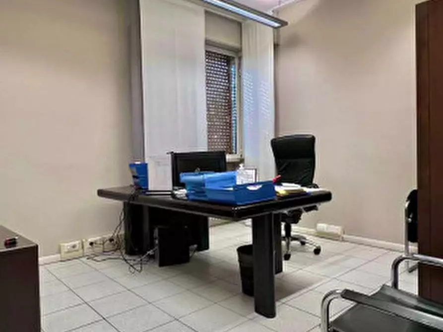 Immagine 5 di Ufficio in vendita  in Viale Mentana a Parma