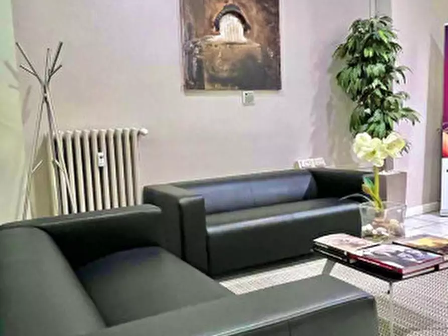 Immagine 7 di Ufficio in vendita  in Viale Mentana a Parma