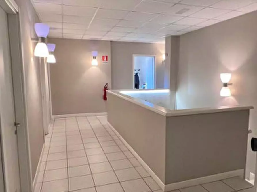 Immagine 8 di Ufficio in vendita  in Viale Mentana a Parma