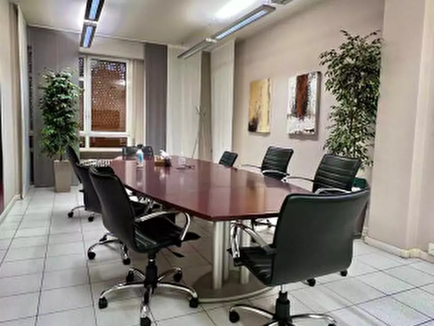 Immagine 9 di Ufficio in vendita  in Viale Mentana a Parma