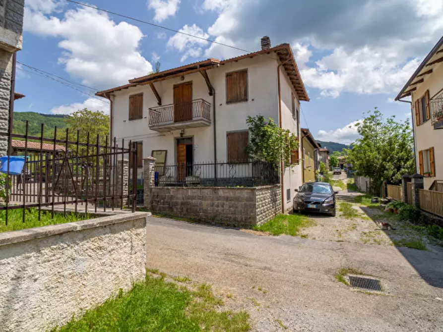 Immagine 1 di Villa in vendita  in Località Ballone a Corniglio