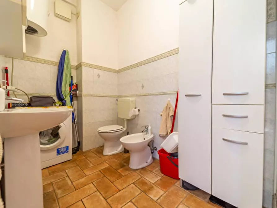 Immagine 10 di Appartamento in vendita  in Via Trento n.3 a Parma