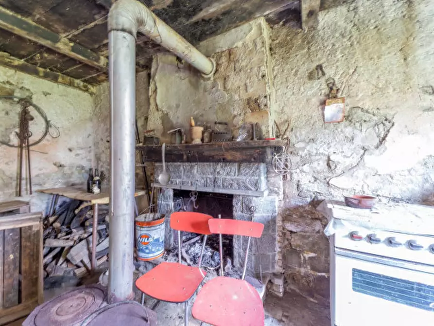 Immagine 10 di Rustico / casale in vendita  in Frazione Villula a Corniglio