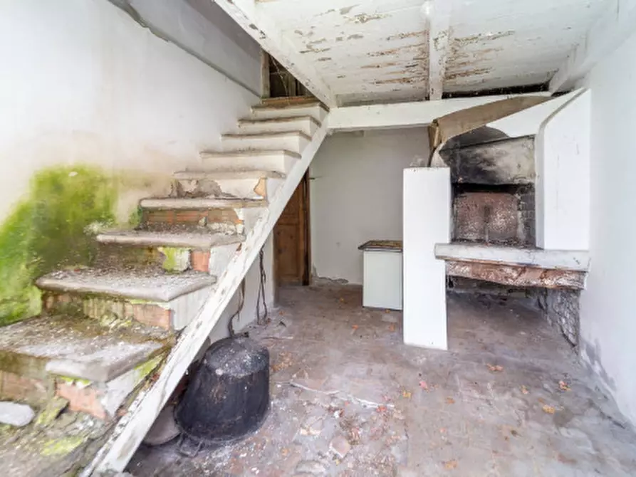 Immagine 14 di Rustico / casale in vendita  in Frazione Villula a Corniglio