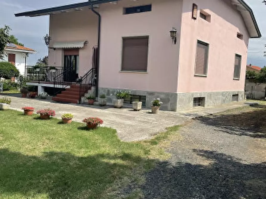 Immagine 1 di Villa in vendita  in Via Nazionale a Collecchio