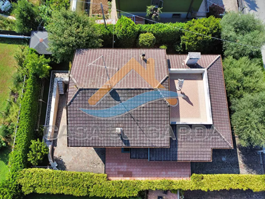 Immagine 1 di Villa in vendita  in Via Alberetti a Castelnuovo Del Garda