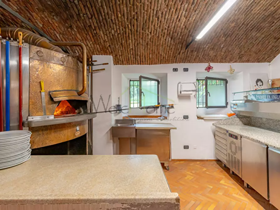 Immagine 4 di Attività commerciale in vendita  a Lipomo