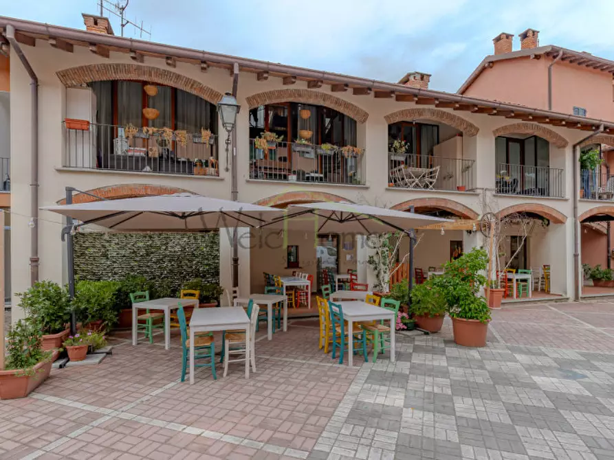 Immagine 8 di Attività commerciale in vendita  a Lipomo