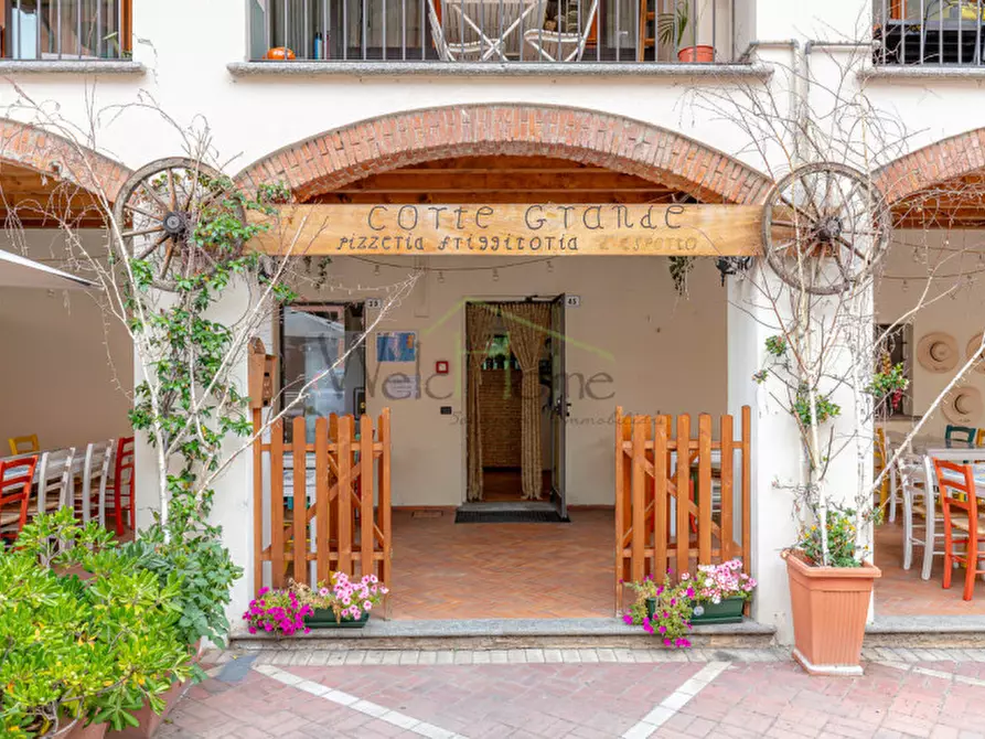 Immagine 10 di Attività commerciale in vendita  a Lipomo