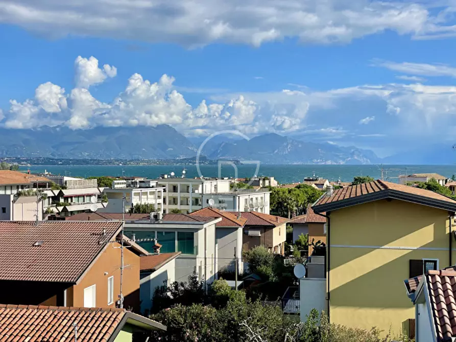 Immagine 3 di Appartamento in vendita  in Via Romanino a Desenzano Del Garda