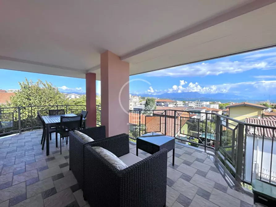 Immagine 4 di Appartamento in vendita  in Via Romanino a Desenzano Del Garda
