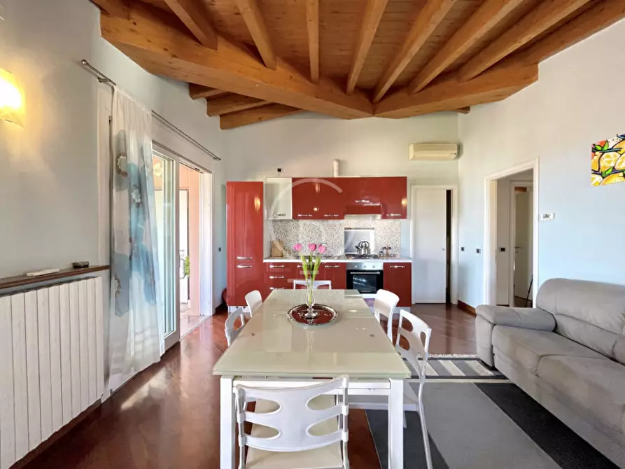 Immagine 11 di Appartamento in vendita  in Via Romanino a Desenzano Del Garda