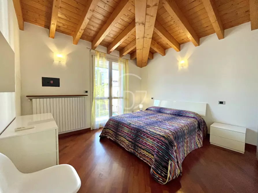 Immagine 17 di Appartamento in vendita  in Via Romanino a Desenzano Del Garda