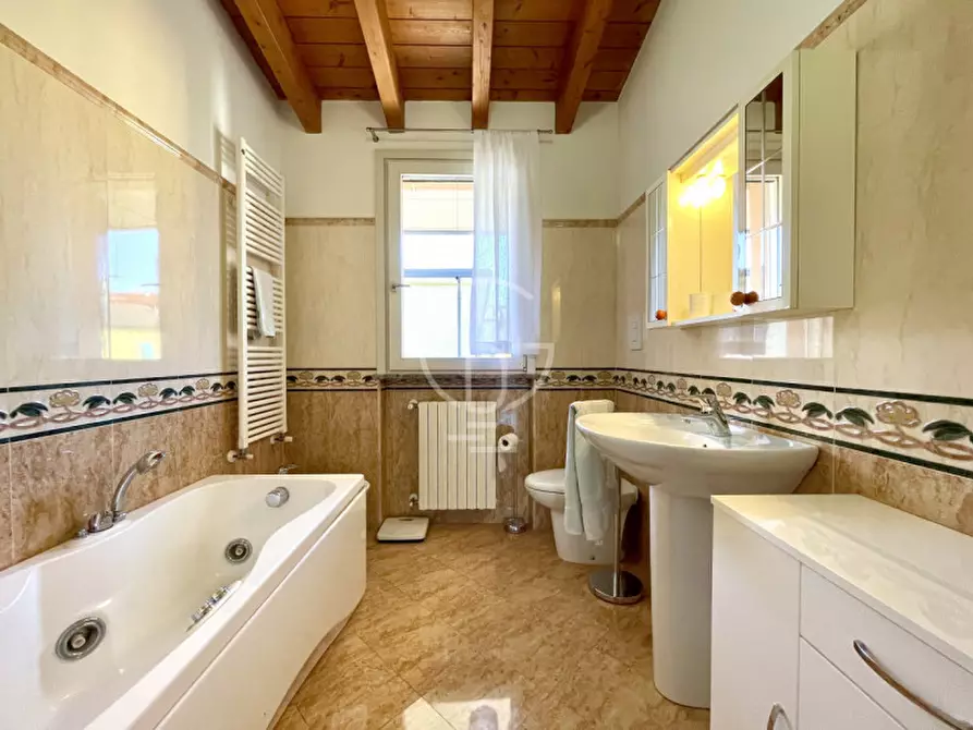 Immagine 19 di Appartamento in vendita  in Via Romanino a Desenzano Del Garda