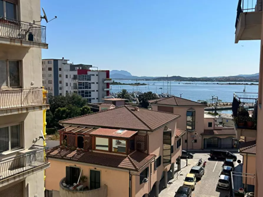 Immagine 2 di Appartamento in vendita  a Olbia